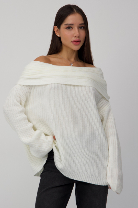 Свитер с удлиненной горловиной