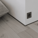 Микроплинтус для пола черный матовый, алюминиевый, C-05.25.3 Ликорн 6×16×2500 мм