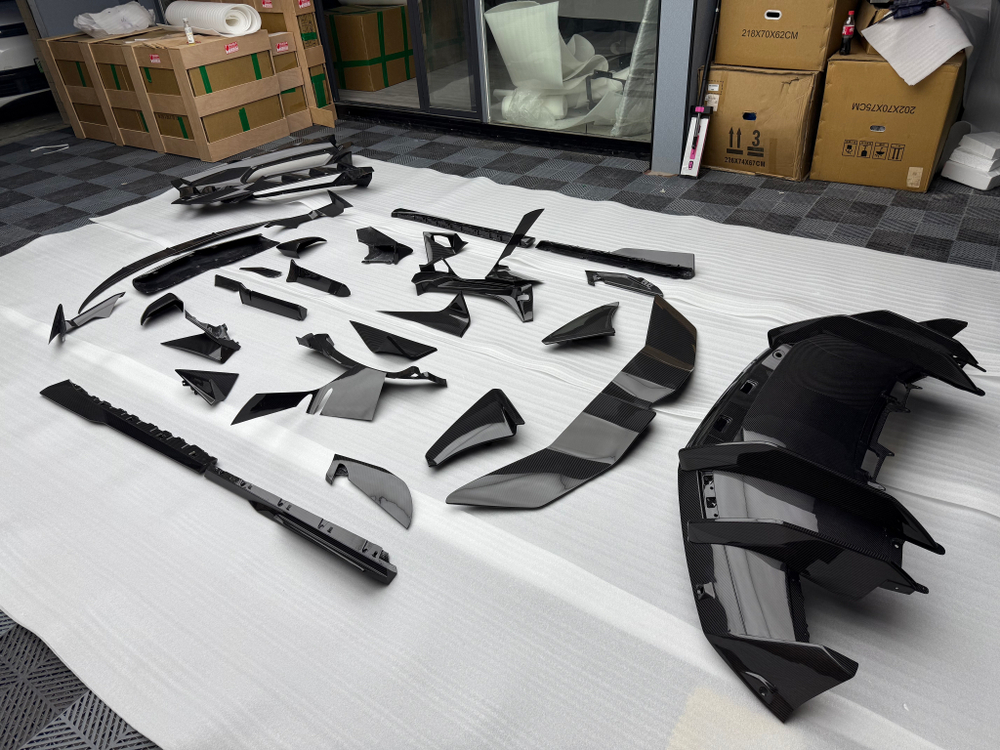 Карбоновый обвес для Lamborghini Revuelto 2023+ Ламборгини