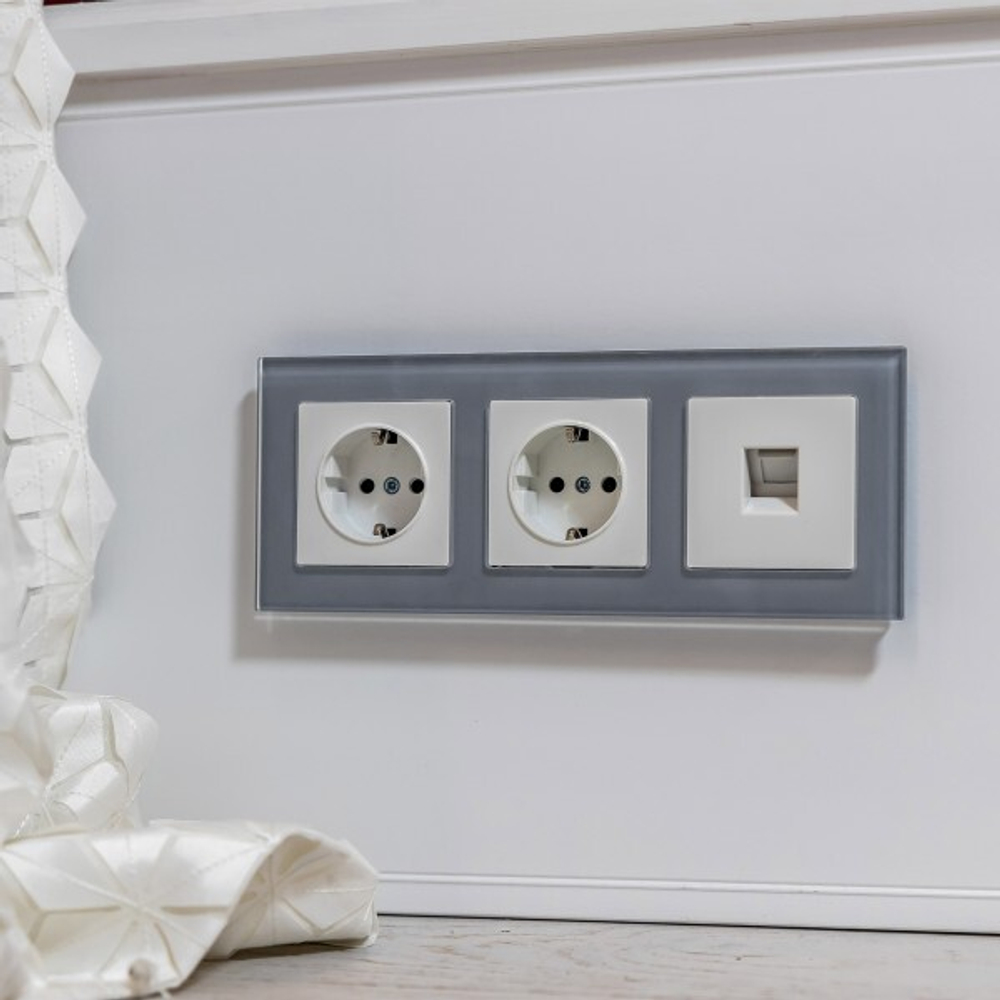 Рамка на 3 поста Favorit (серый,стекло)