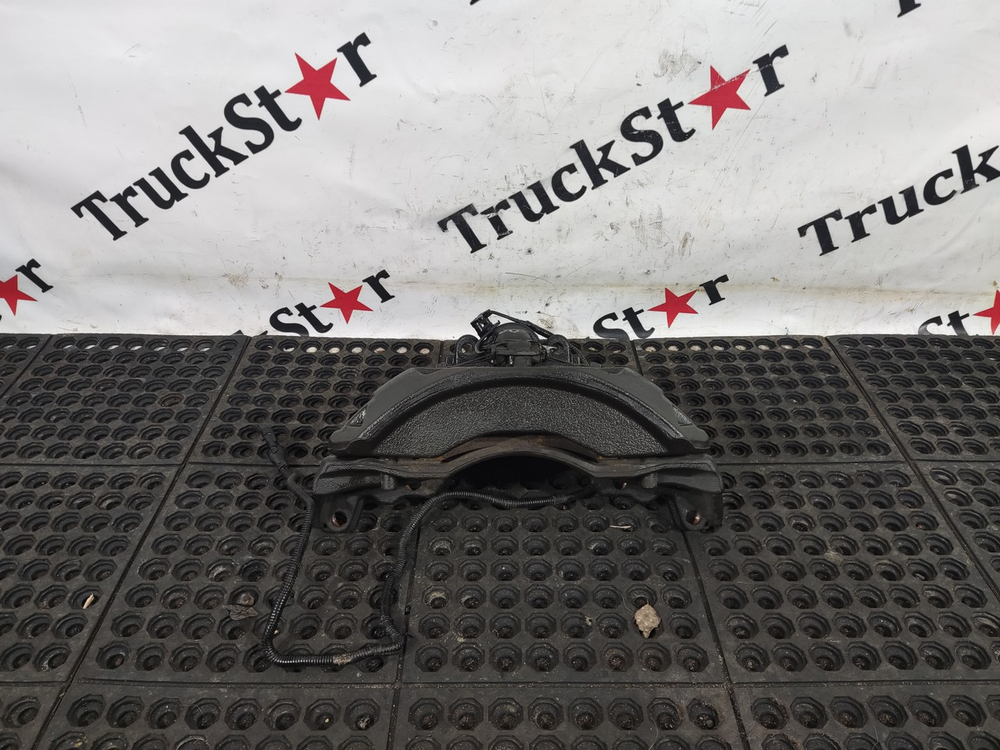 Суппорт передний правый 2023г