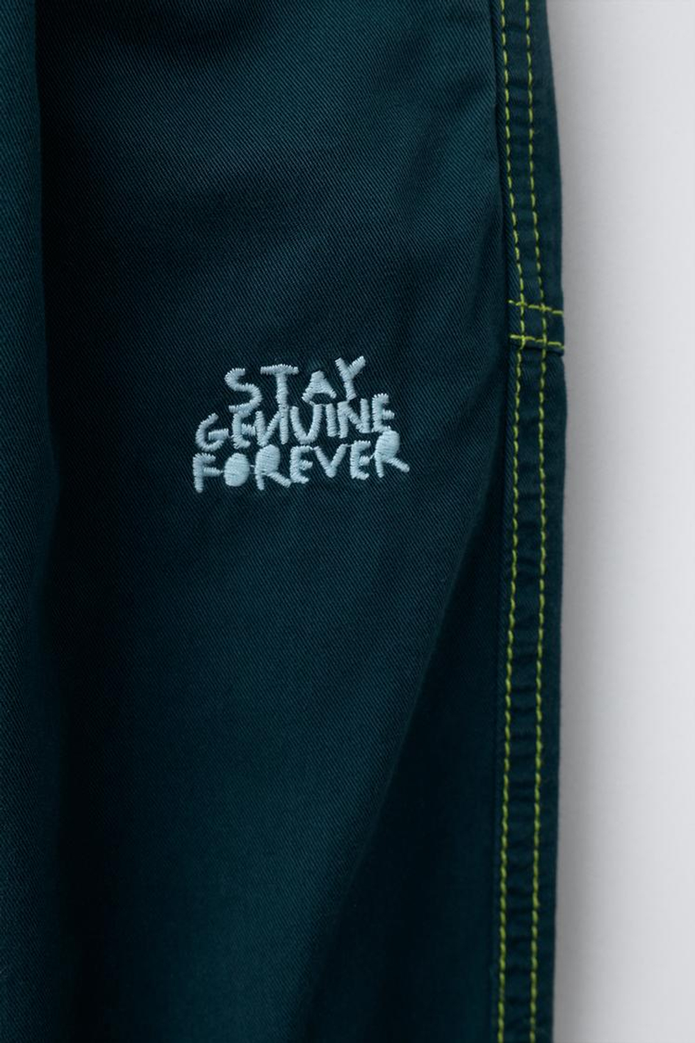 ZARA БРЮКИ BALLOON С ДЕКОРАТИВНОЙ ПРОСТРОЧКОЙ, НЕФТЯНОЙ