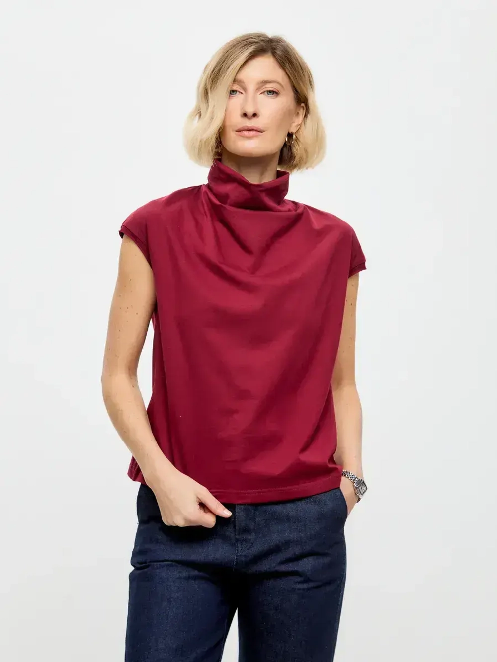 Футболка дизайнерская с цельнокроеным воротником