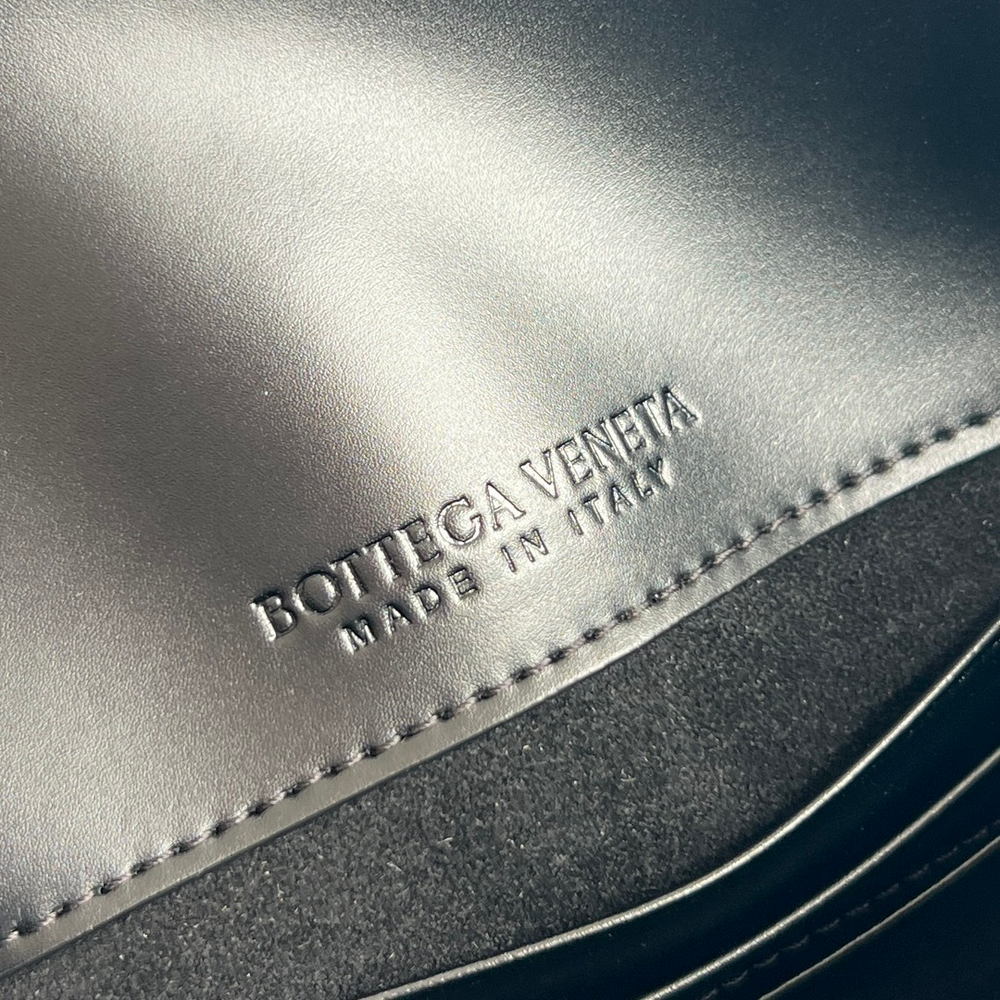 Bottega Veneta Baby Liberta 24 cm