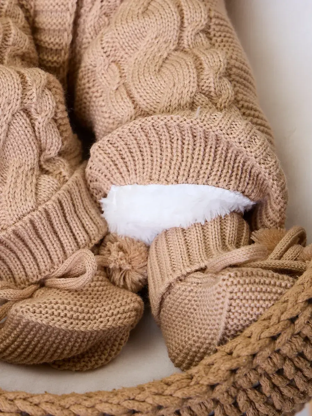 Конверт на выписку для новорожденных с мехом