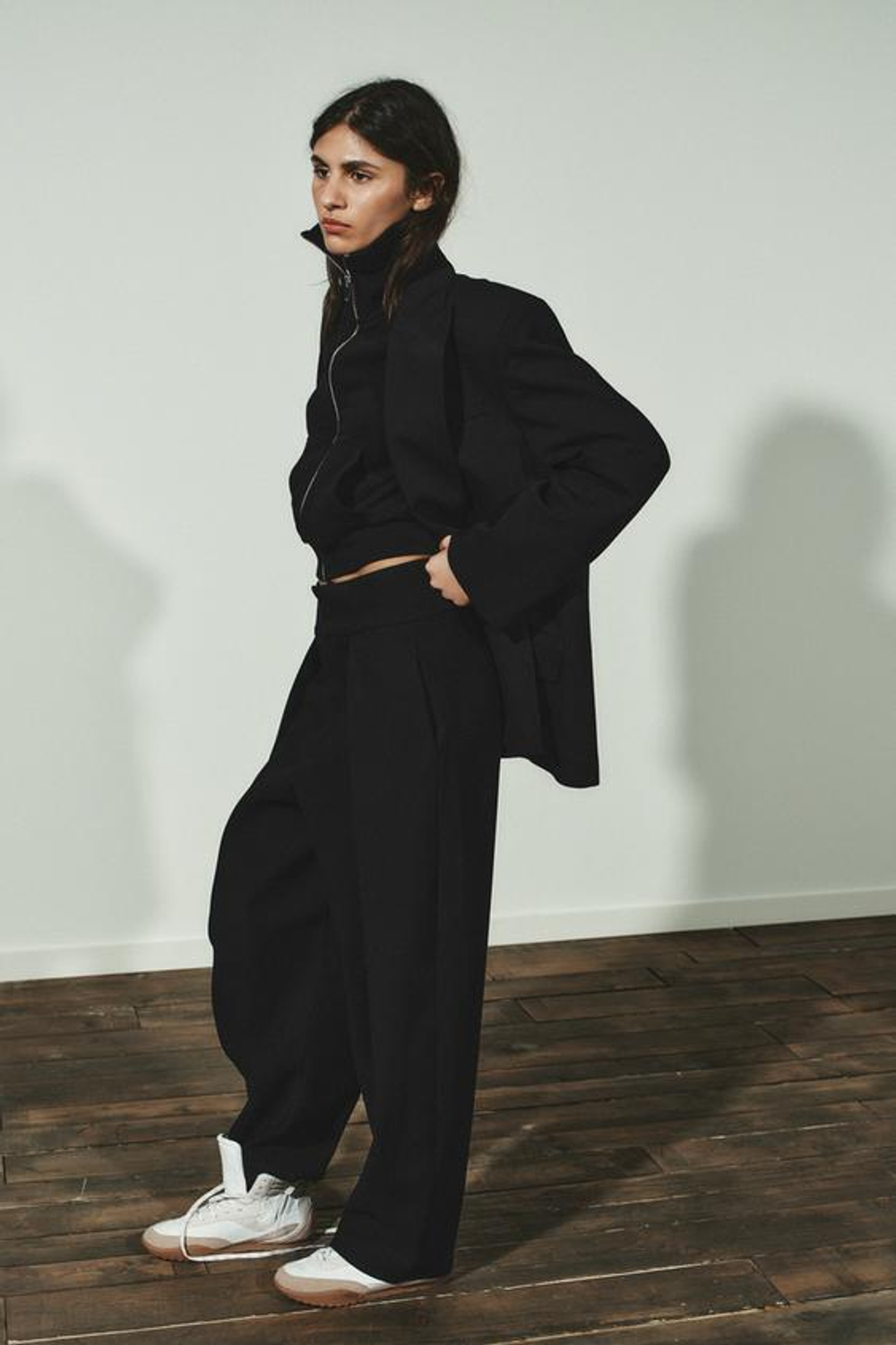 ZARA БРЮКИ BALLOON С ЗАЩИПАМИ, ЧЕРНЫЙ