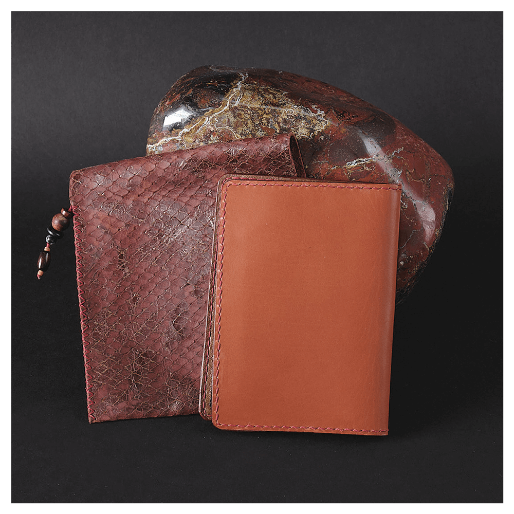 Кожаная обложка на паспорт «Шаманка» (фигура)