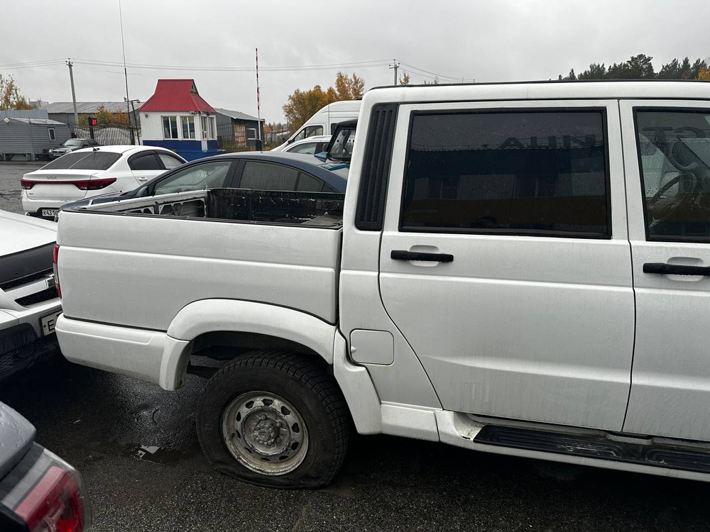 UAZ PATRIOT PICKUP Base 2.7 5MT