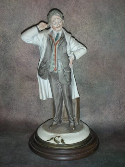 Статуэтка. Фарфор. Доктор. Capodimonte. Италия