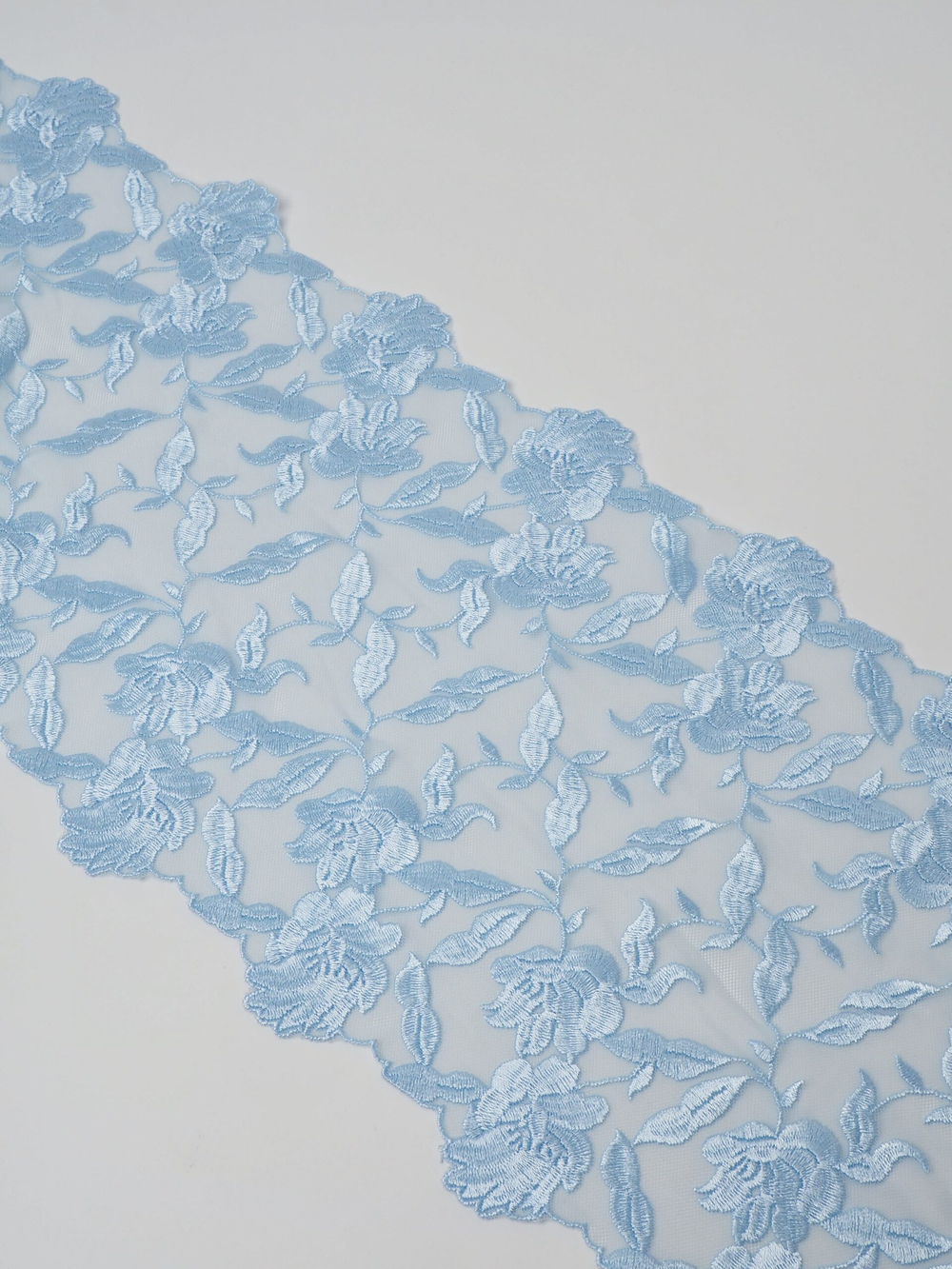 Вышивка на сетке голубая неэластичная ширина 20 см