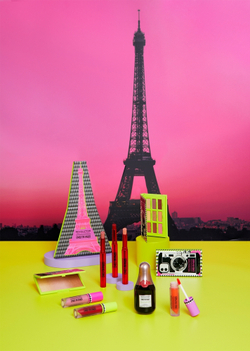 Makeup Revolution X Emily In Paris - палитра пудровых теней для век, 6,3 g