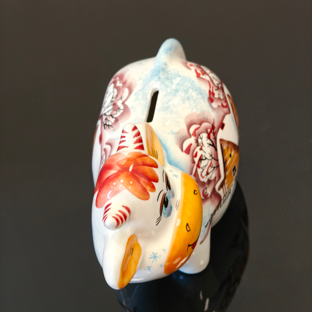 Копилка фарфоровая "Коровка" Зимняя деревня