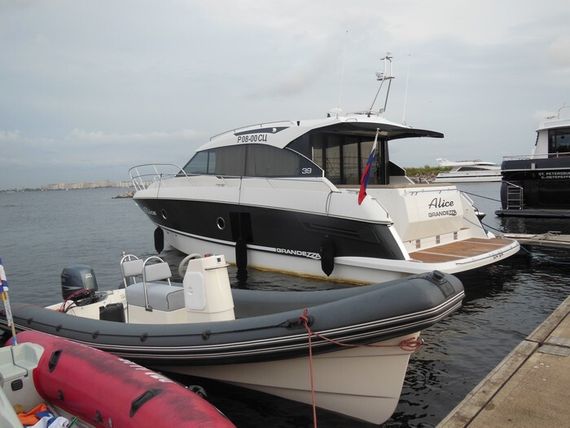 Надувная лодка РИБ Lima Аврора 5.8