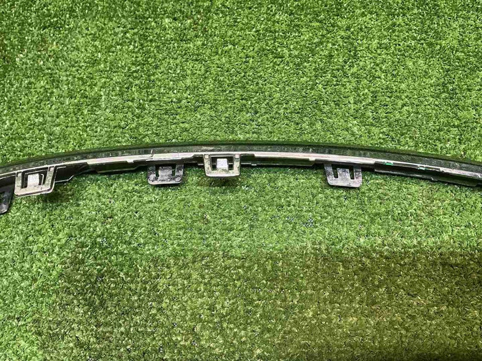 Накладка переднего бампера правая Hongqi HS5 19-нв