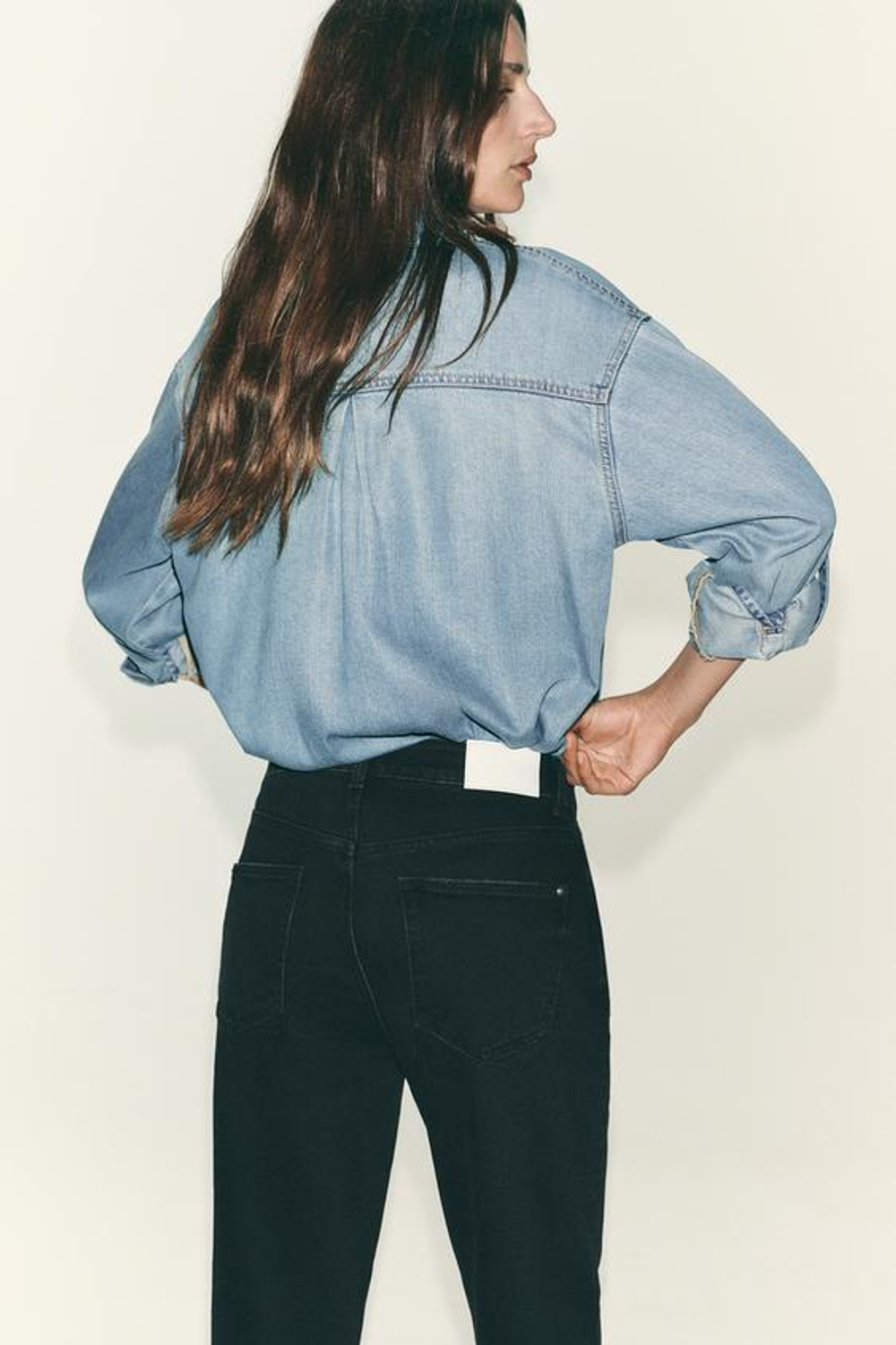 ZARA ДЖИНСЫ MOM FIT COMFORT Z.01 С ВЫСОКОЙ ПОСАДКОЙ, ЧЕРНЫЙ