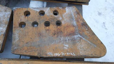 Нож Komatsu D355 боковой правый 195-71-11183