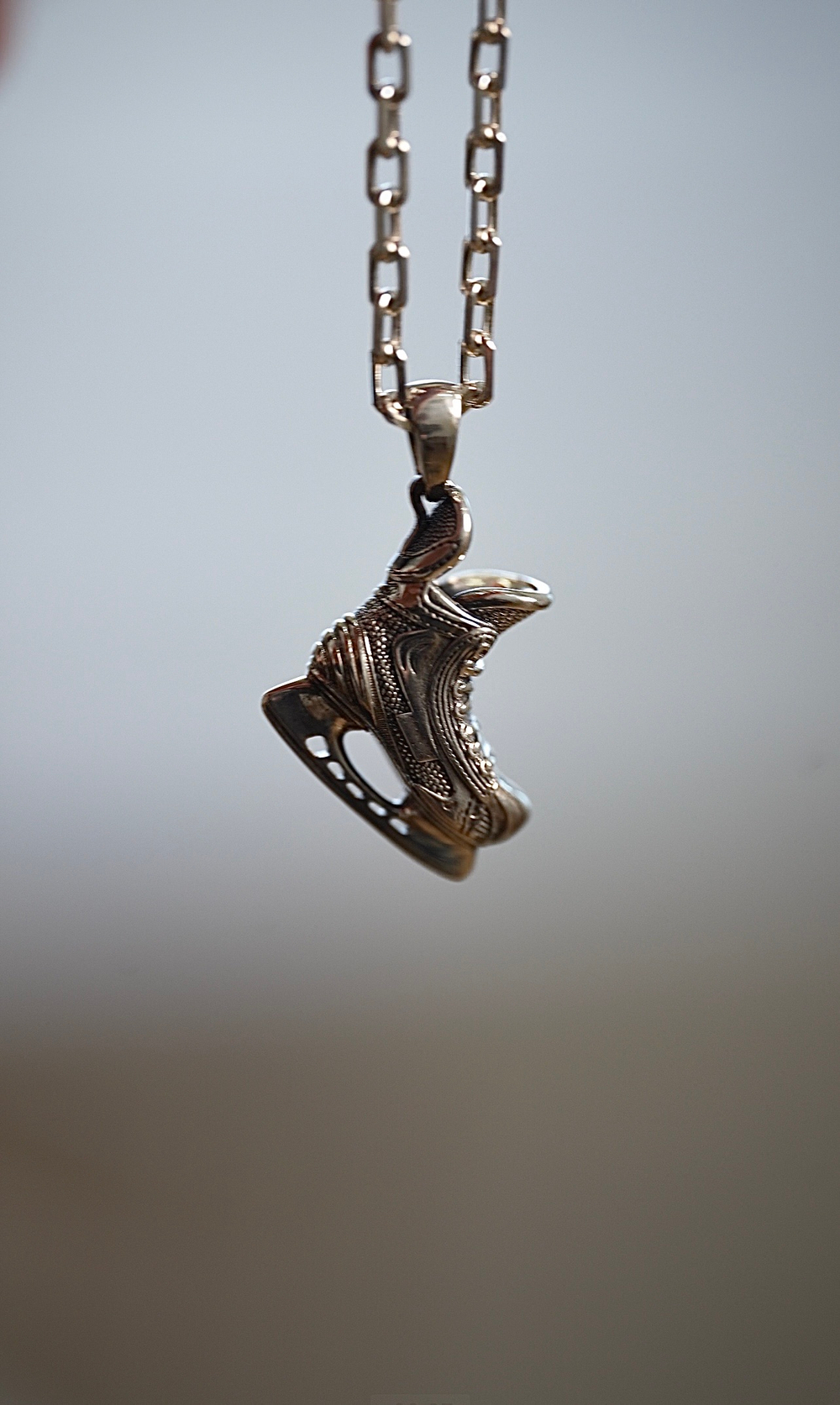 Кулон на цепочке "Хоккейный конёк победителя" (размер L)