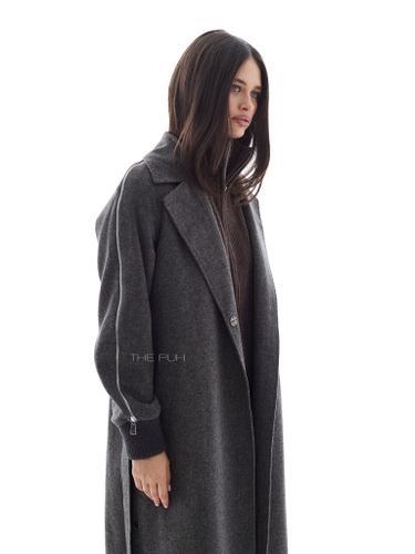 Серое кашемировое пальто с воротом из лисы