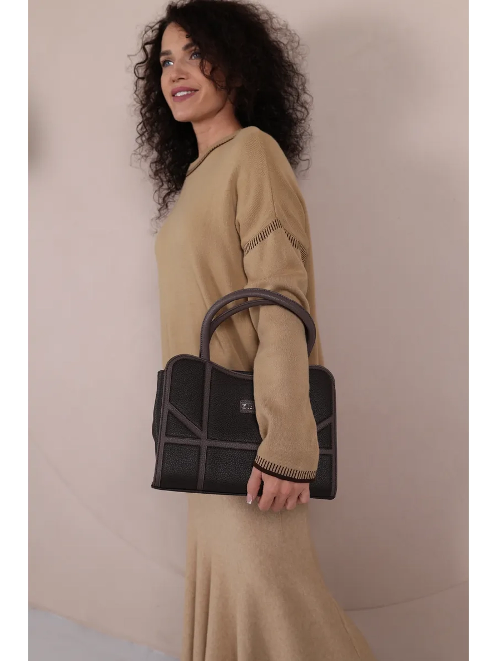 Сумка через плечо средняя классическая