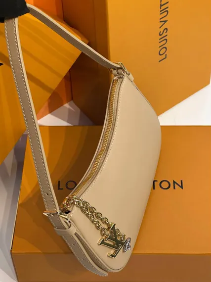 Сумка Louis Vuitton Pochette LV Bloom