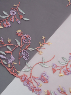 Вышивка на сетке светло-розовая с мультиколор широкое неэластичная ширина 31 см