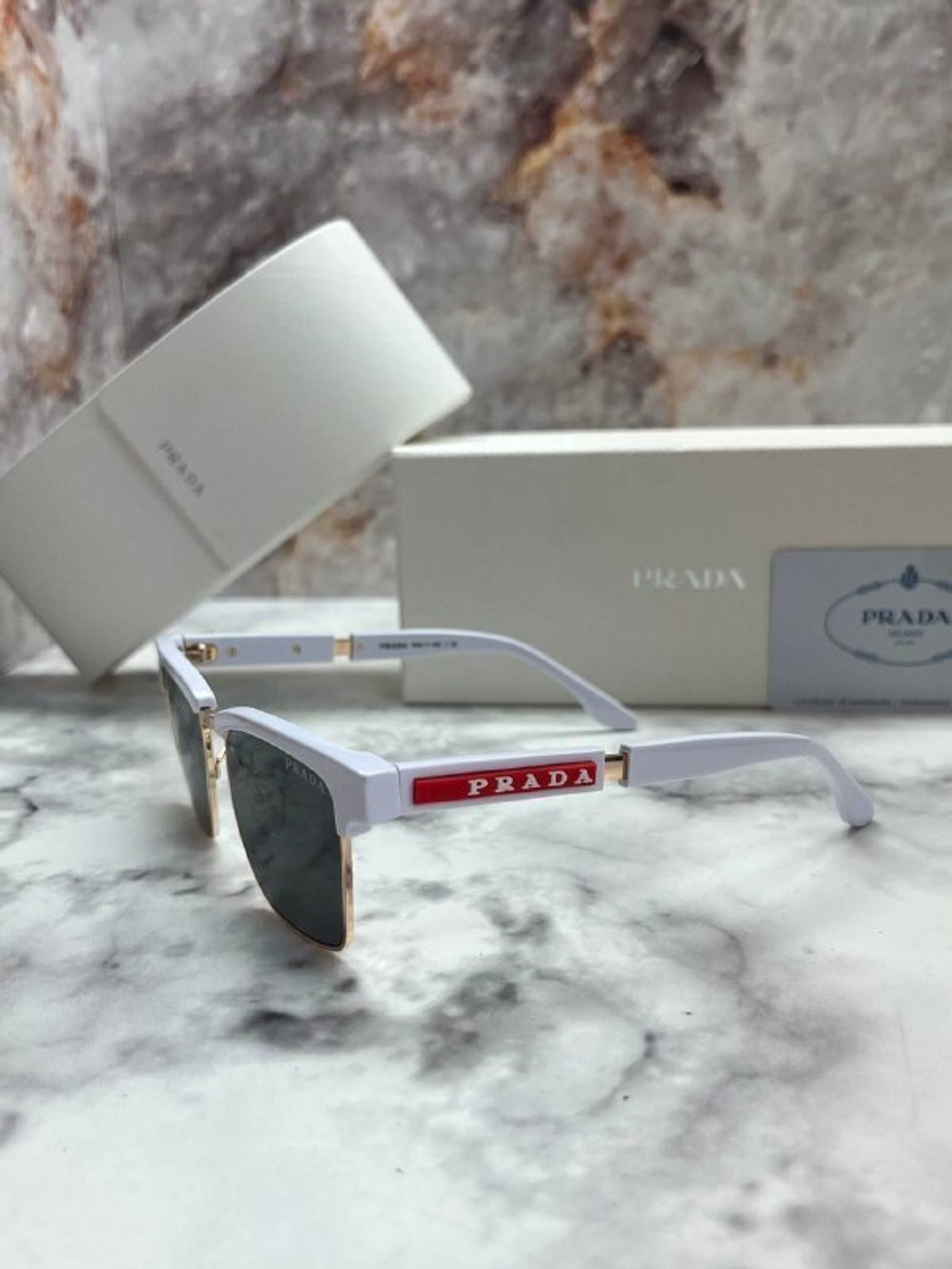 Очки Prada