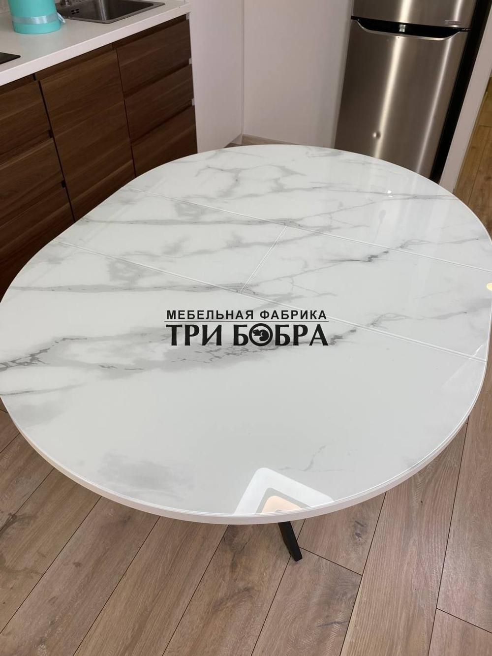 Стол круглый стеклянный "Серый мрамор 262" на чёрных ножках