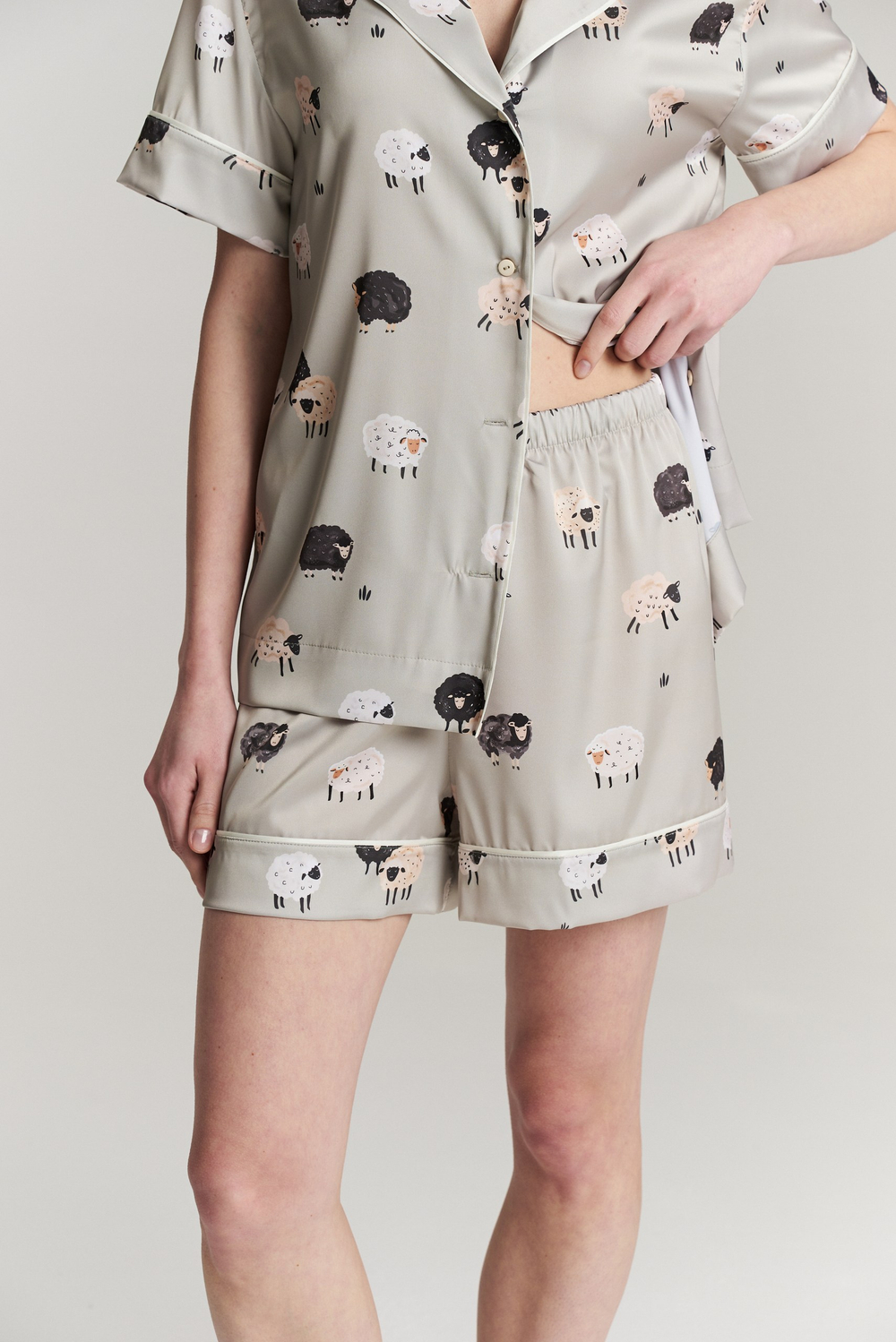 Шелковая пижама с овечками - S размер