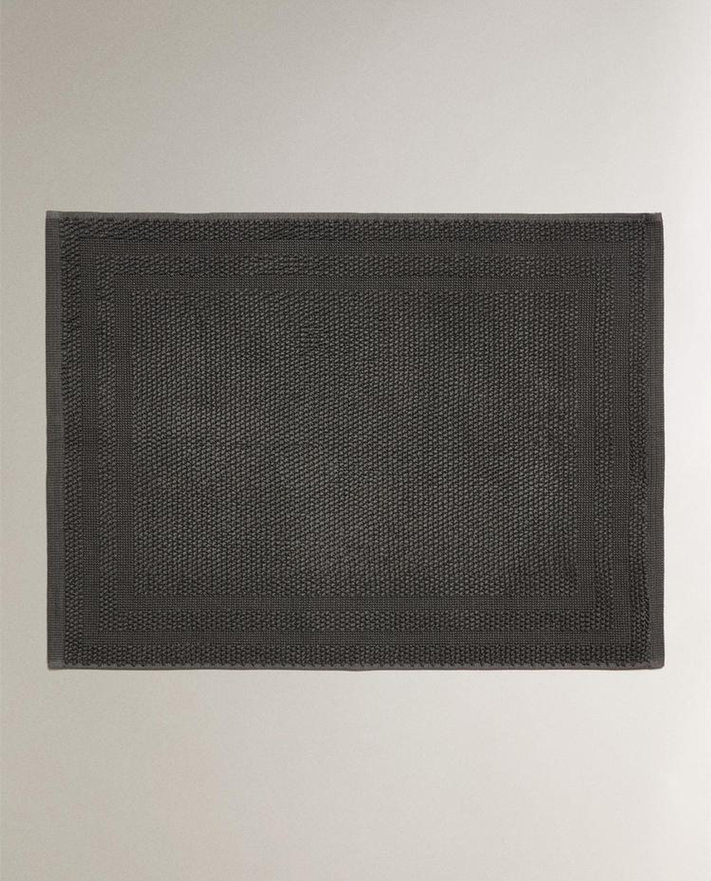 ZARA HOME КОВРИК ДЛЯ ВАННОЙ ИЗ ХЛОПКА С АНТИСКОЛЬЗЯЩЕЙ ПОВЕРХНОСТЬЮ, ТЕМНО-СЕРЫЙ