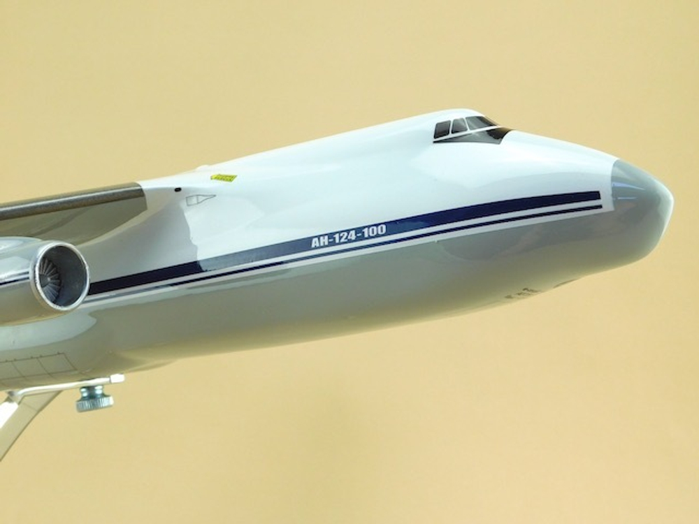 Модель самолета Ан-124-100 (М1:144, 224ЛО)