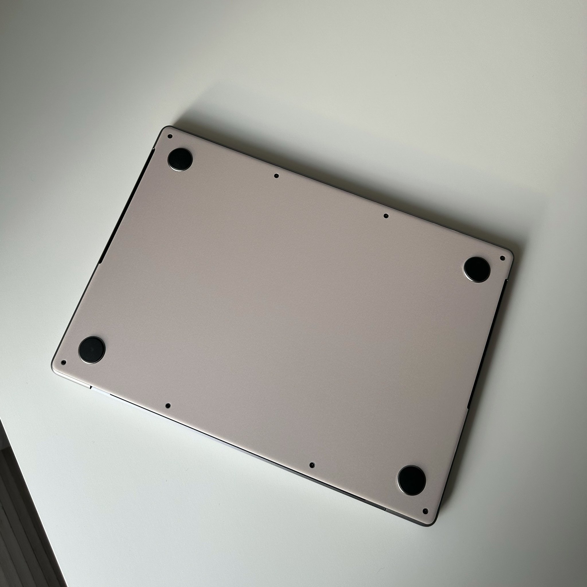 Виниловая наклейка BEIGE для MacBook