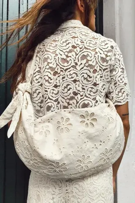 ZARA ОВАЛЬНАЯ СУМКА С ВЫШИВКОЙ, ЭКРЮ