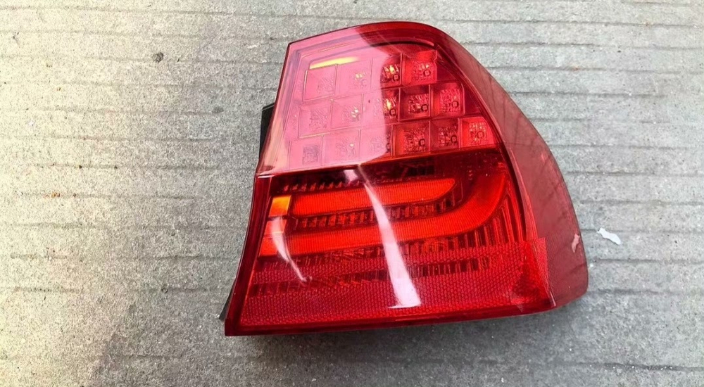 Задний фонарь (левый/правый) для BMW 3 серии E90 (316, 318i, 320li, 325, 330)