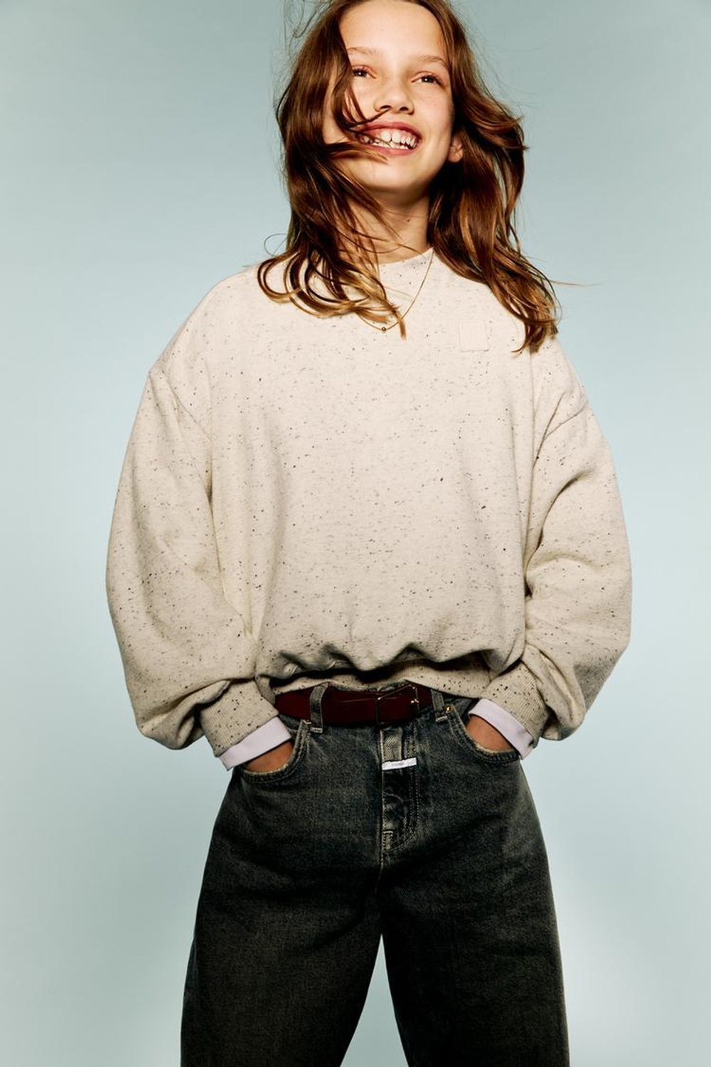 ZARA ТОЛСТОВКА С НАШИВКОЙ, СЕРЫЙ/БЕЖЕВЫЙ