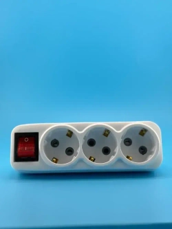 Тройник для розетки электрический с выключателем на 3 гнезда, Разветвитель в розетку 220 плоский с заземлением белый 16А