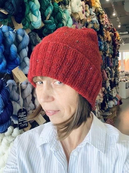 Простая бини из 50 гр. одинарного Soft Donegal Tweed