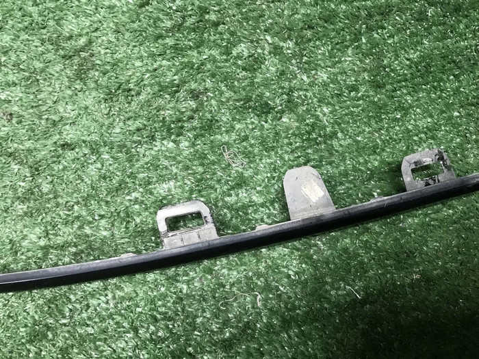 Молдинг переднего бампера правый Lixiang L9 22-нв