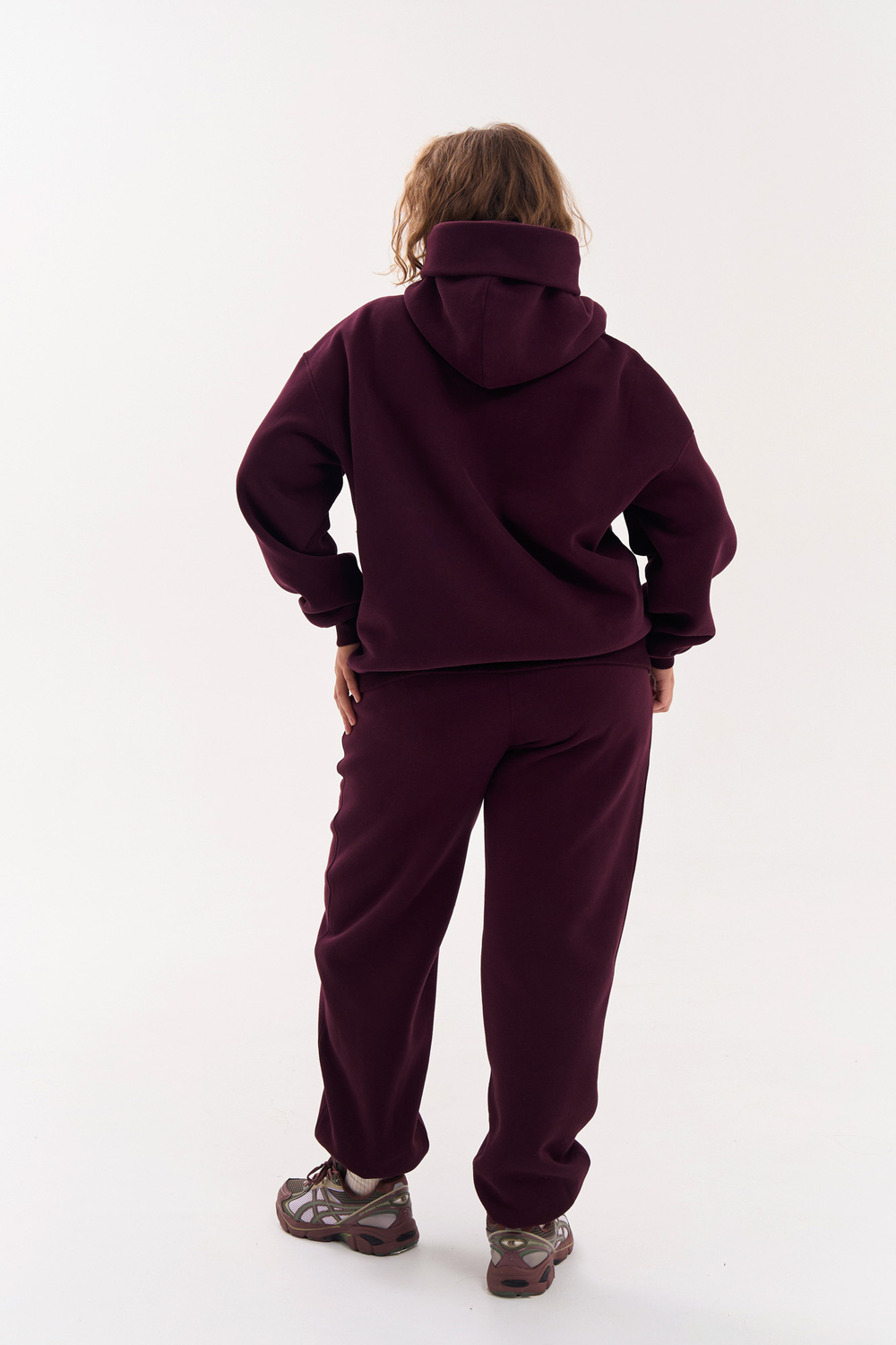 Джоггеры из футера с начесом в винном цвете