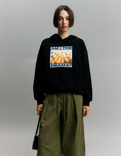 BERSHKA Толстовка с принтом «Cardi B», черный