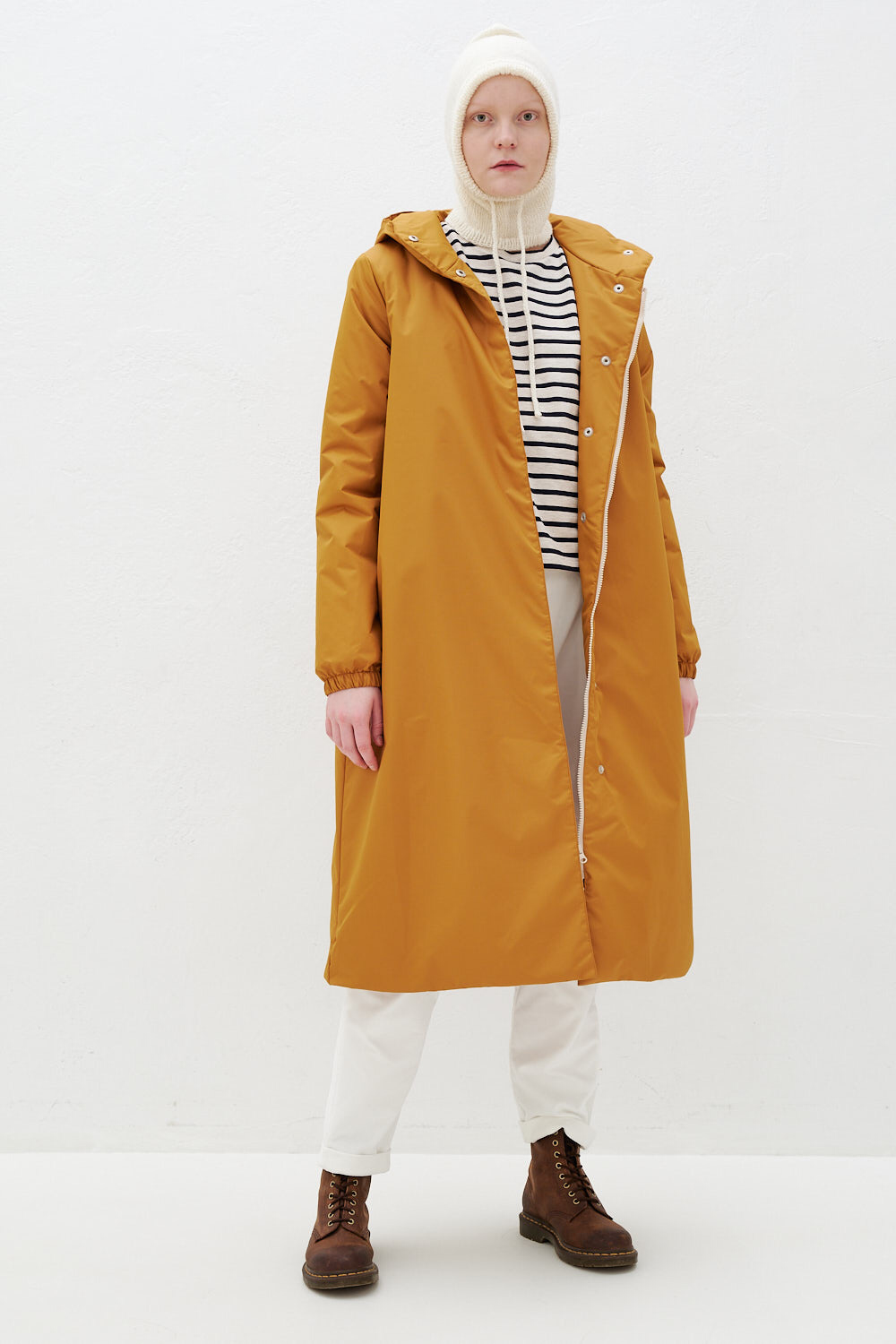 Зимнее пальто миди горчичного цвета