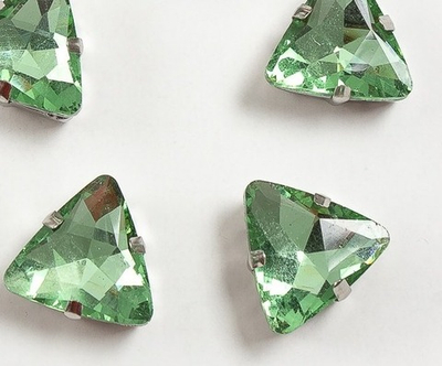 Стразы пришивные стекло в оправе "Треугольник", р. 18 мм, салатовый