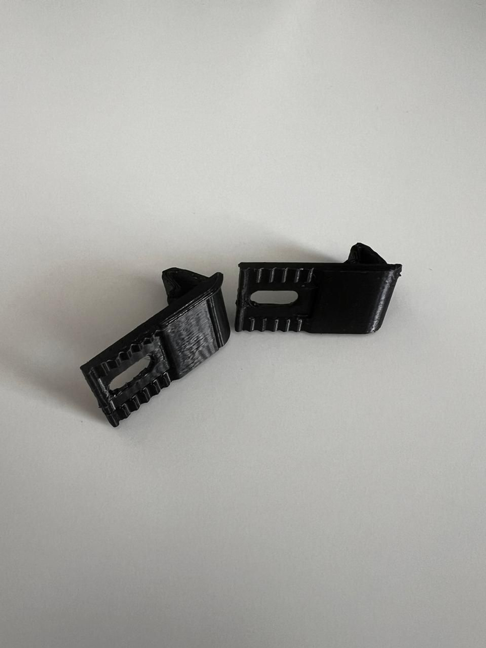 Фиксатор решетки радиатора Audi B3 80 90 Coupe Quattro 893853577 - 2 шт