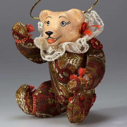 Ёлочная игрушка Медвежонок с кружевным воротником