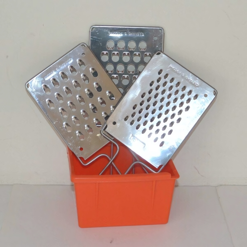 Набор Плоских терок (Морковная+Овощная+Сырная) белая жесть С КОНТЕЙНЕРОМ