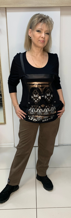 Блузон-туника с пайетками и сложным орнаментом