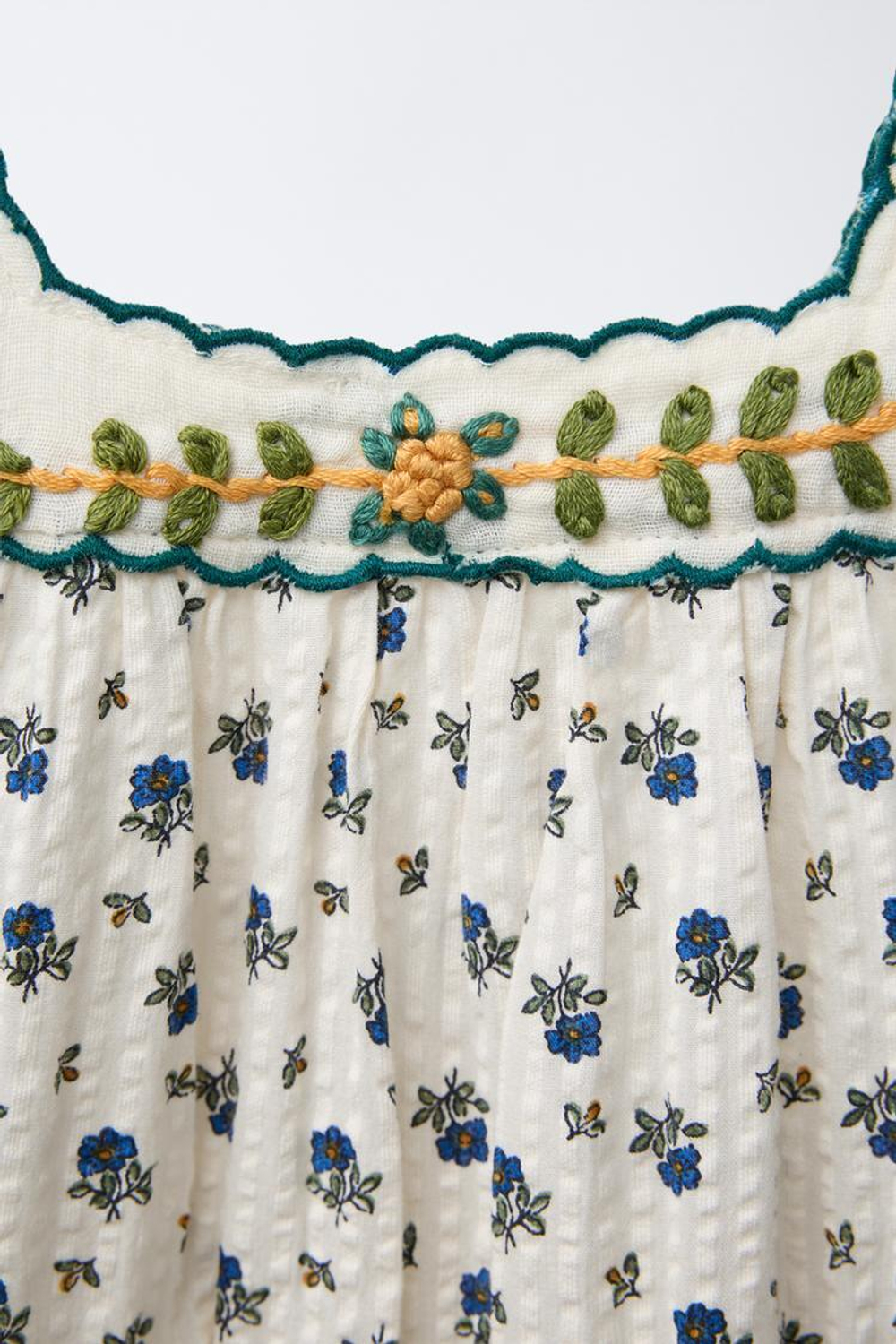 ZARA КОМБИНЕЗОН С РЕЛЬЕФНЫМ ЦВЕТОЧНЫМ ПРИНТОМ, ЭКРЮ