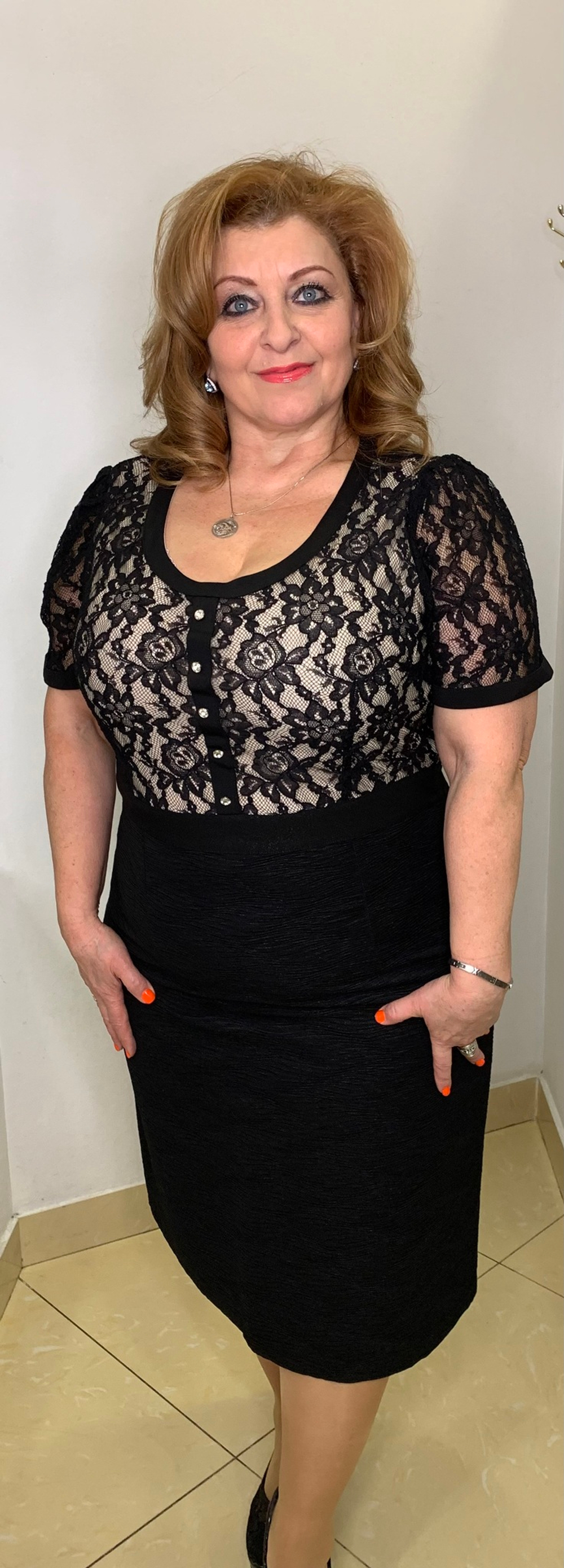 Комбинированное нарядное платье с бежевым гипюром