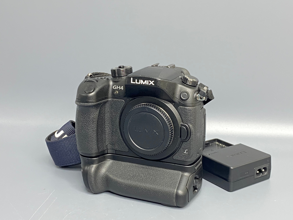 Panasonic Lumix DMC-GH4 + бат. блок
