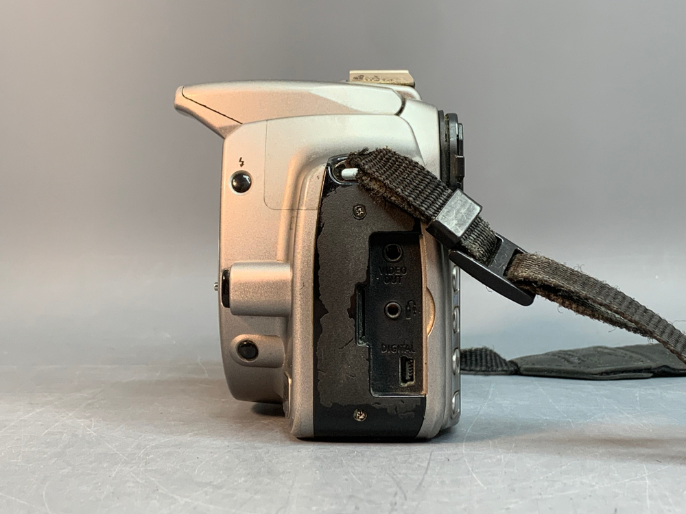 Canon 350D Body Встроенная вспышка не может подняться самостоятельно