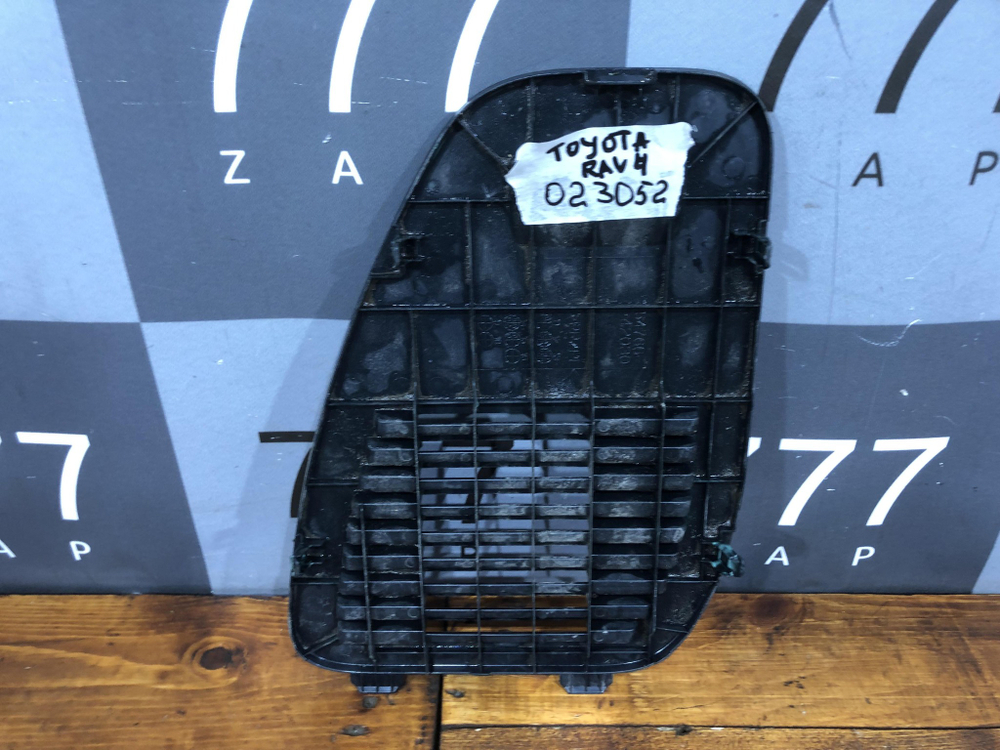 Заглушка обшивки багажника правая Toyota RAV4 IV (XA40) 12-19 Б/У Оригинал 6476642030